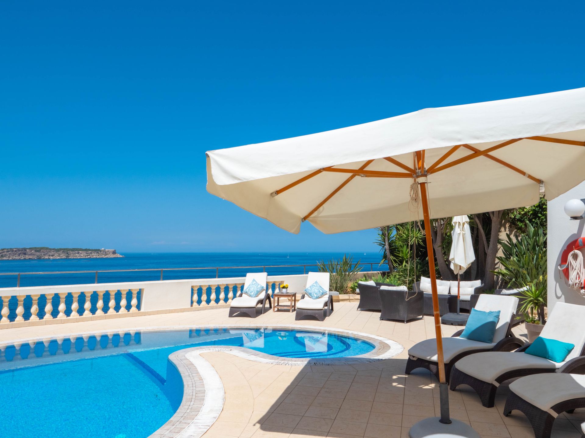 Villa Palma – Pool Area