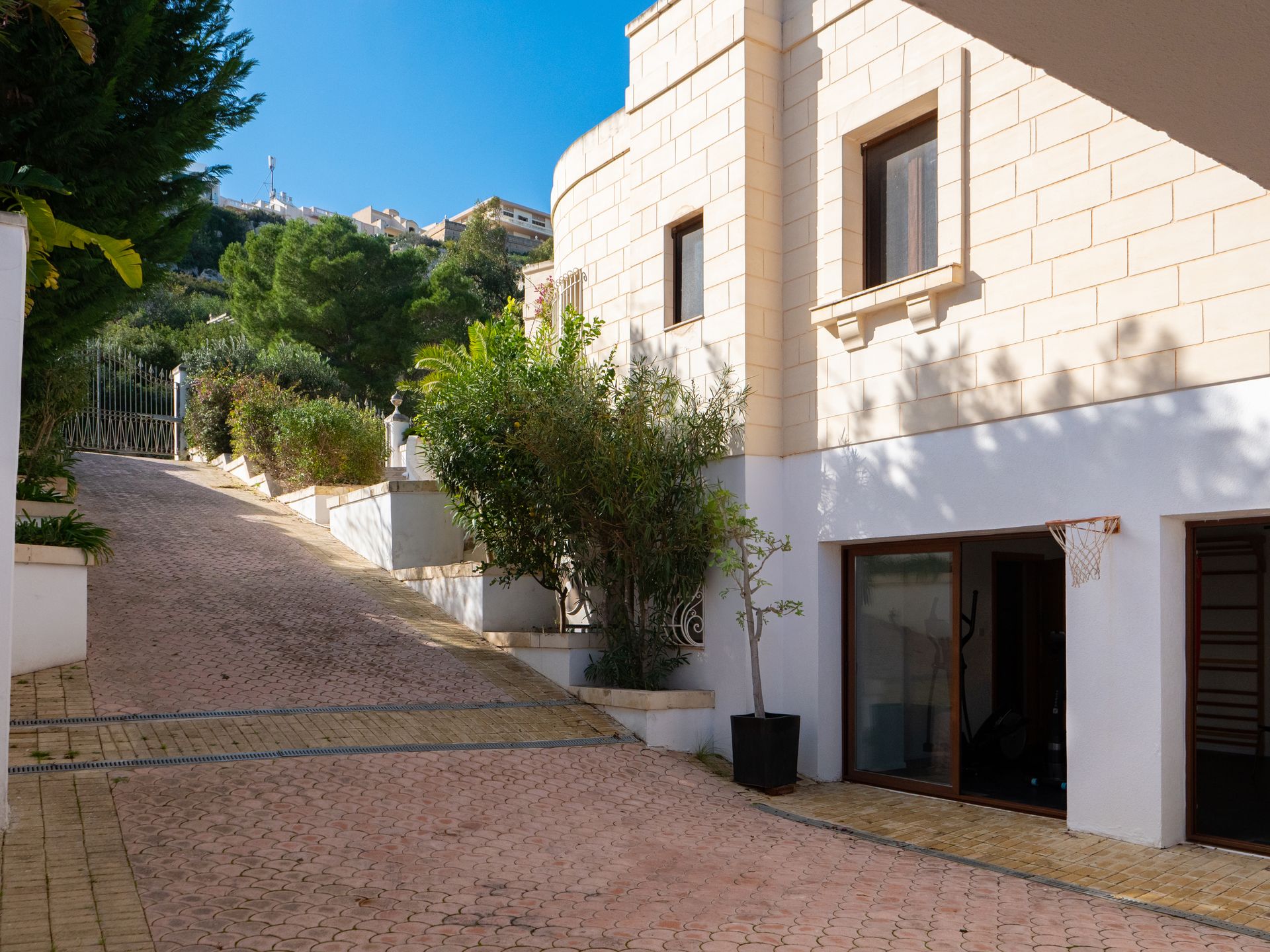Villa Alexandra – Driveway