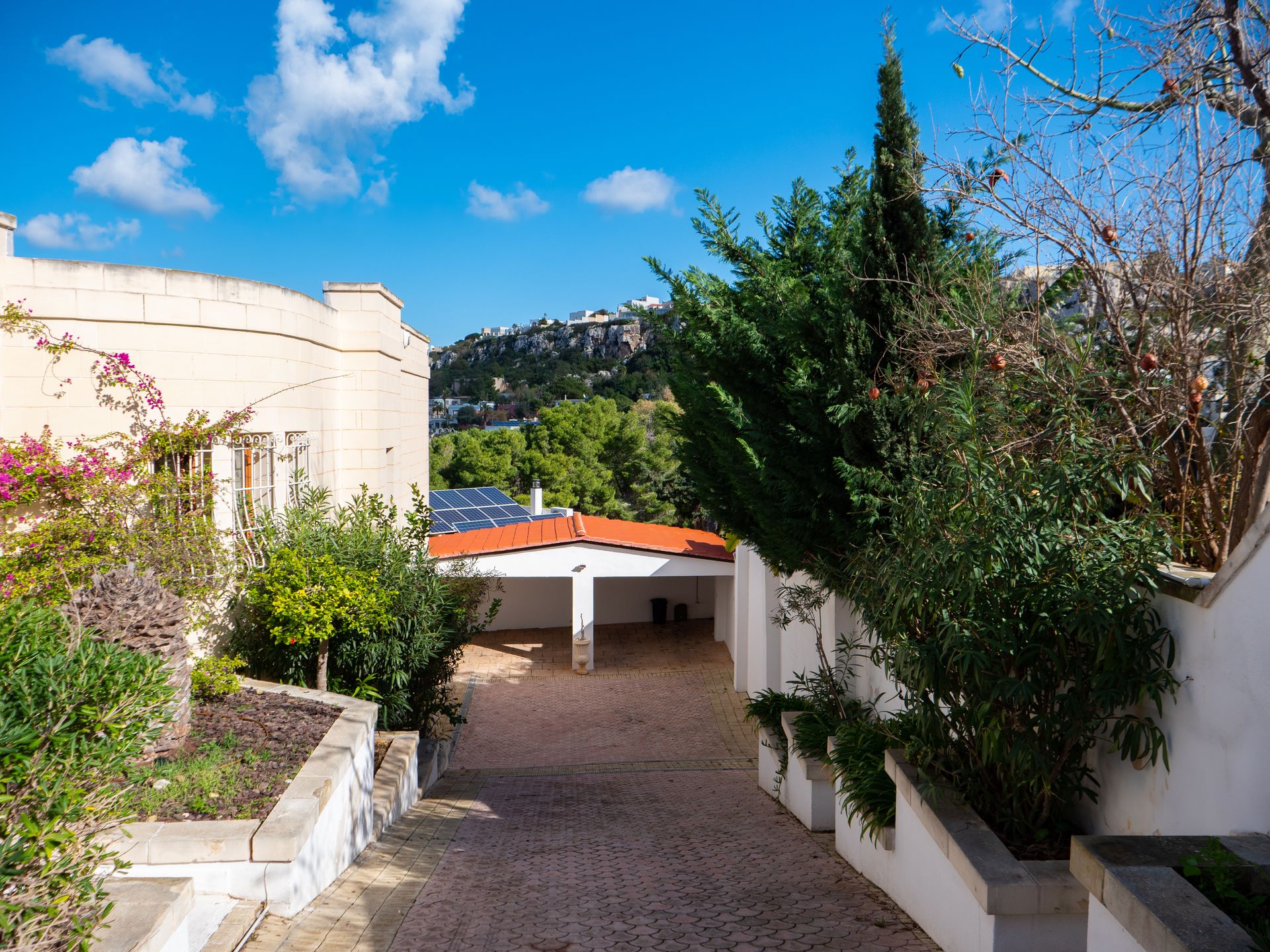 Villa Alexandra – Driveway
