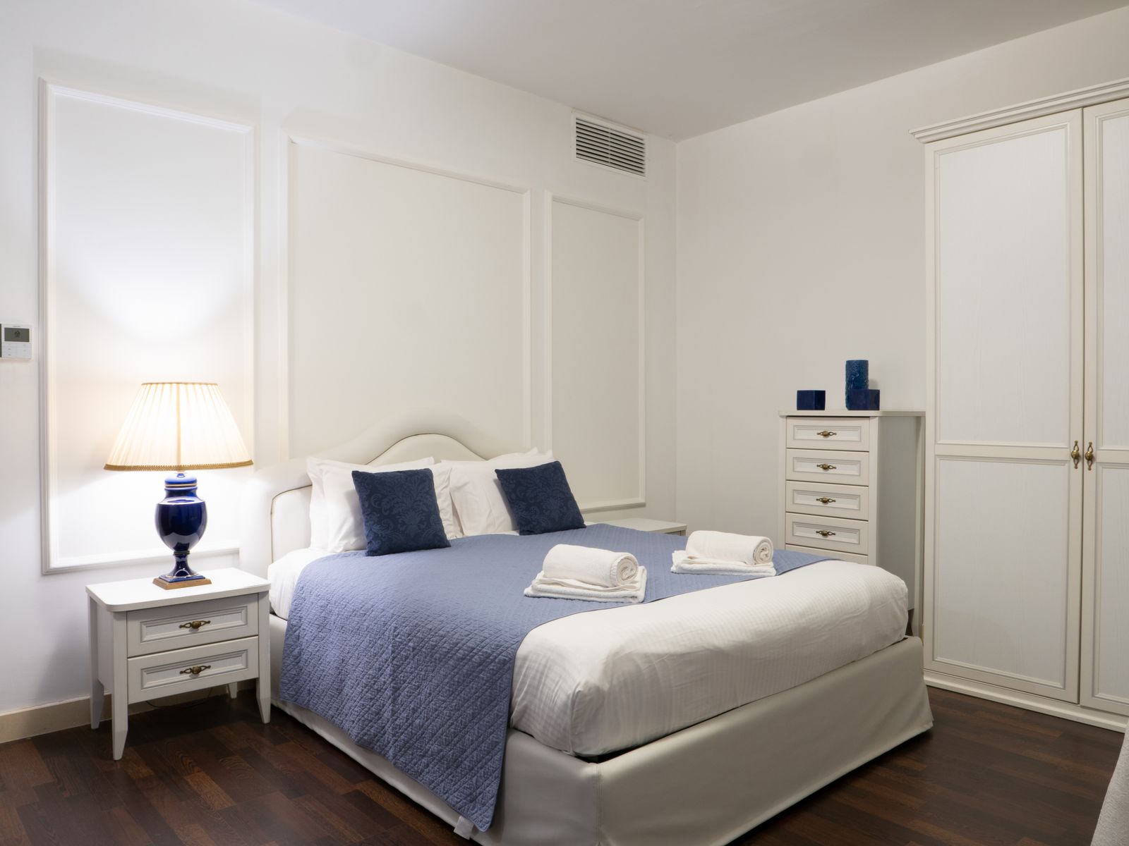 Villa Alexandra – Blue Bedroom