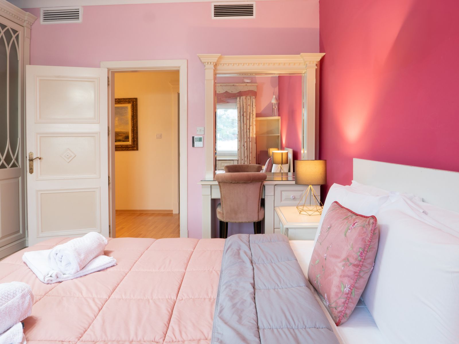 Villa Alexandra – Pink Bedroom