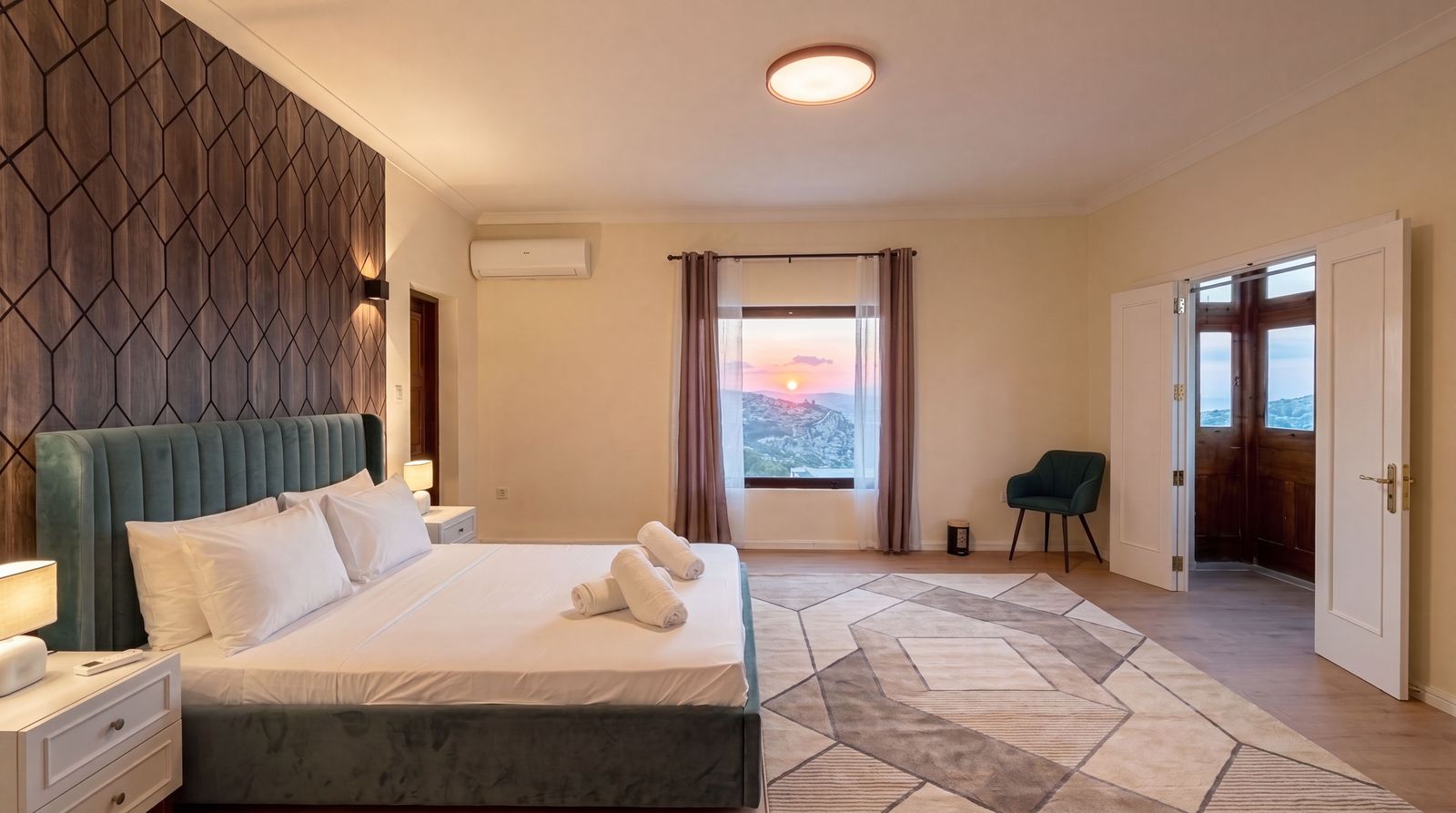 Villa Kampanella – Master Bedroom with Ensuite