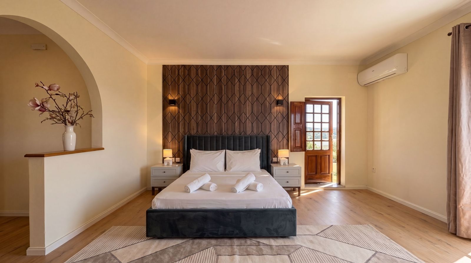 Villa Kampanella – Master Bedroom with Ensuite